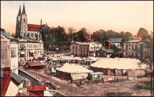 stara-pohlednice---namesti.jpg